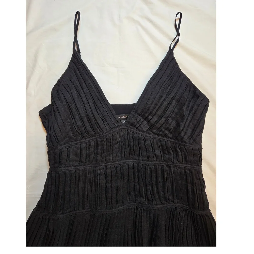 Banana Republic Black Pleated Maxi Dress Plunge V-Neck Linen Blend Size 10 - Picture 2 of 9